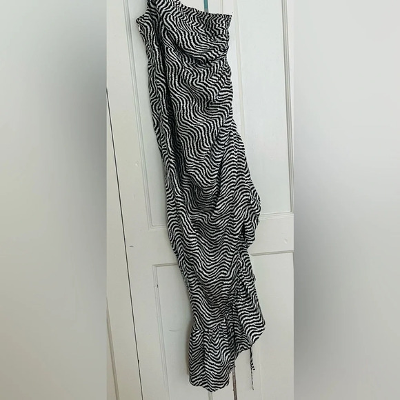 Cinq a Sept CHRISTEL DRESS in IVORY/NAVY - Picture 5 of 7